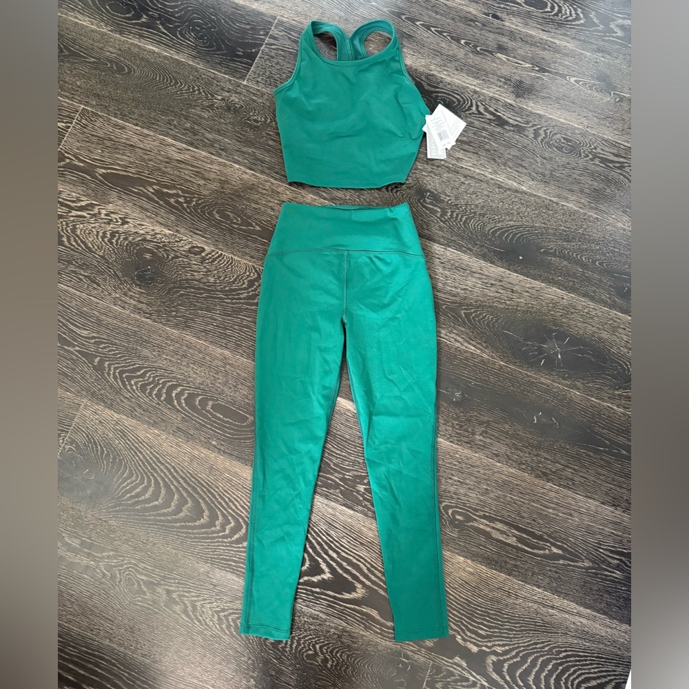 Beyond Yoga Strive Crop Tank and ankle legging set in Emerald Green - Picture 5 of 7